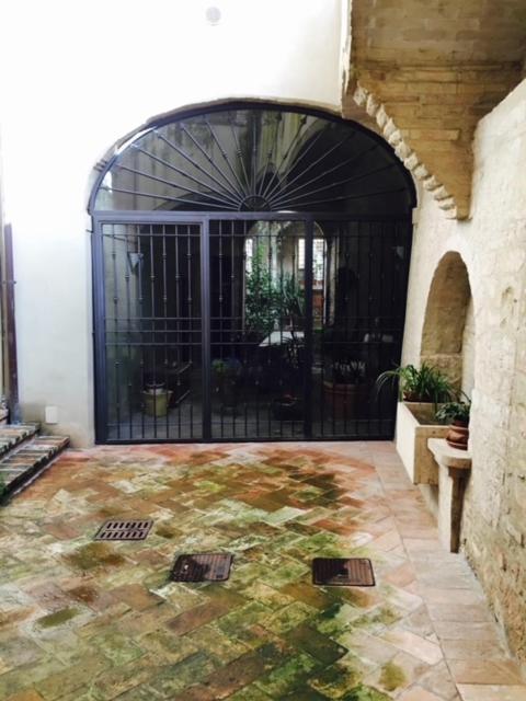 Antica Foligno 1600 Magic Apartment Esterno foto